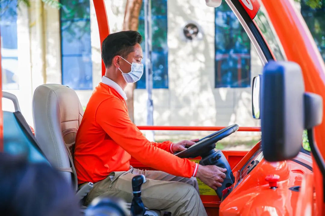 你能想象驾驶景区观光车有多“简单”？！