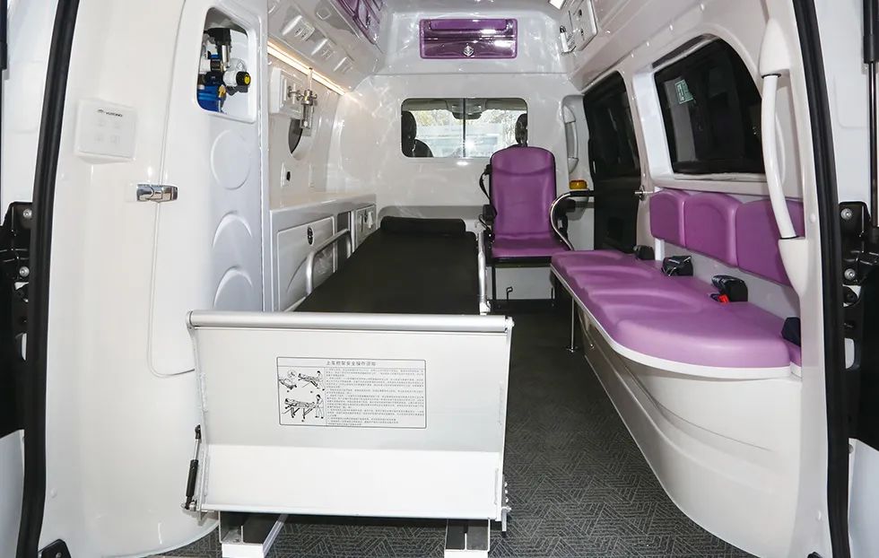 近距离观察救护车是什么体验？