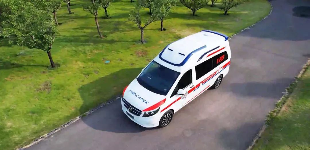 近距离观察救护车是什么体验？