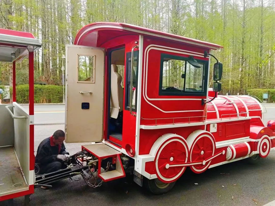 壹定发专用车“新能源安全月”服务进行中，助力景区迎战旅游高峰！