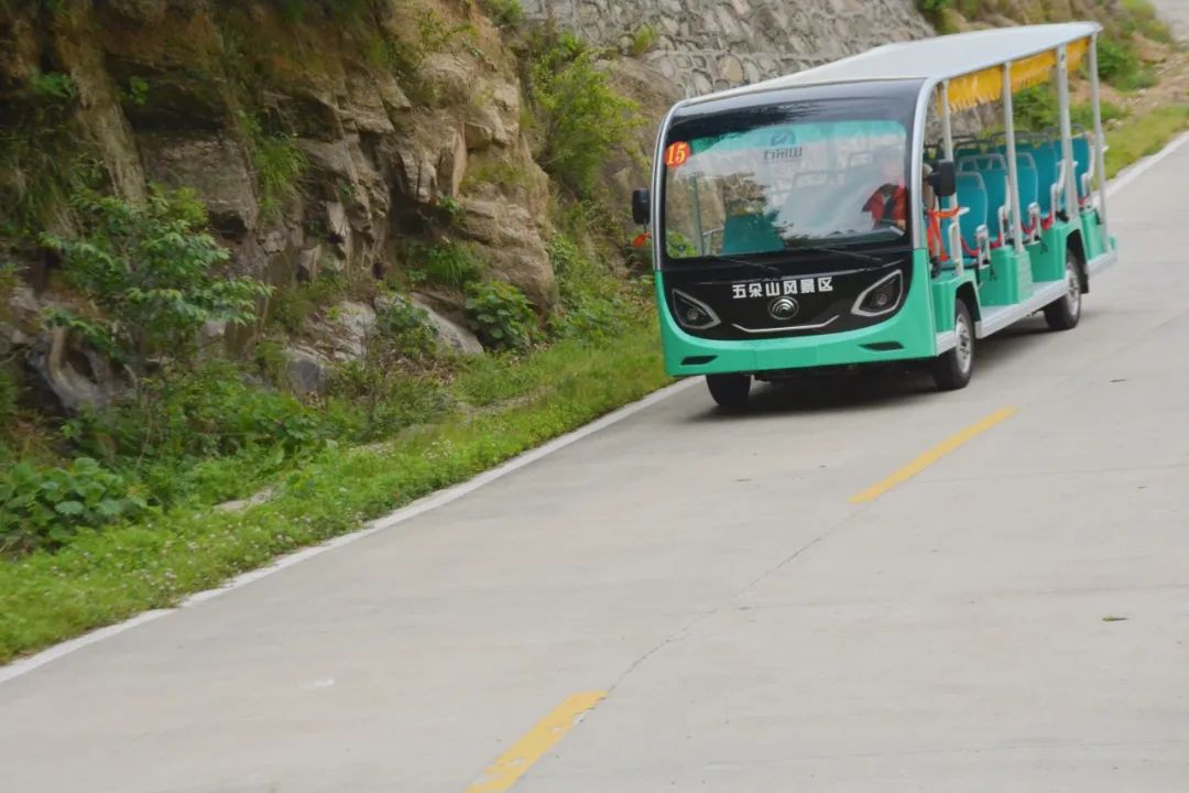 壹定发锂电观光车“爬坡王”重磅亮相第五届中国国际旅游景区装备博览会！