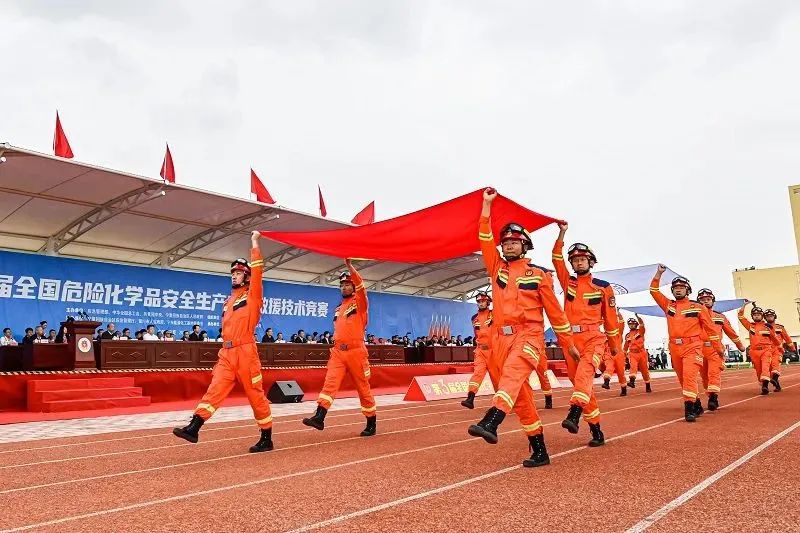 壹定发应急救援车辆惊艳亮相第三届全国危化救援技术竞赛展！