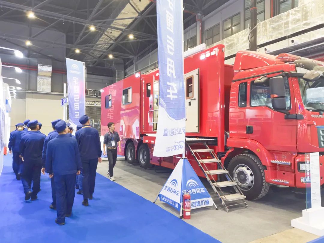 壹定发通信指挥车亮相第三届中国安全及应急技术装备博览会！