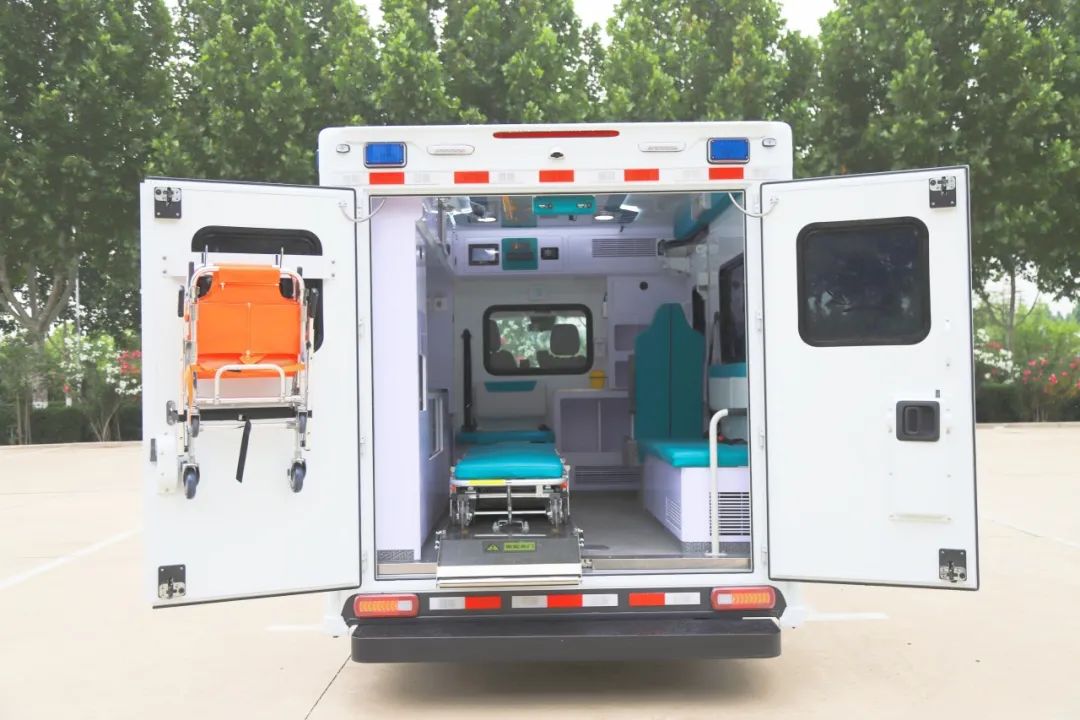 壹定发方舱救护车亮相第四届中国急救大会，匠心为生命护航