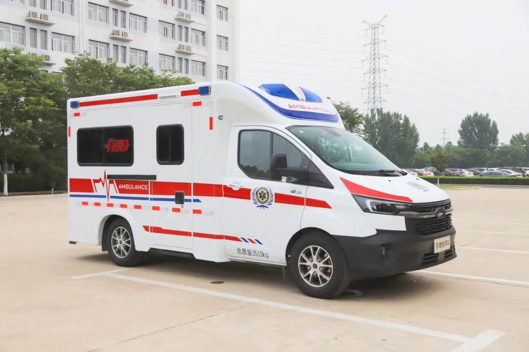 壹定发方舱救护车亮相第四届中国急救大会，匠心为生命护航
