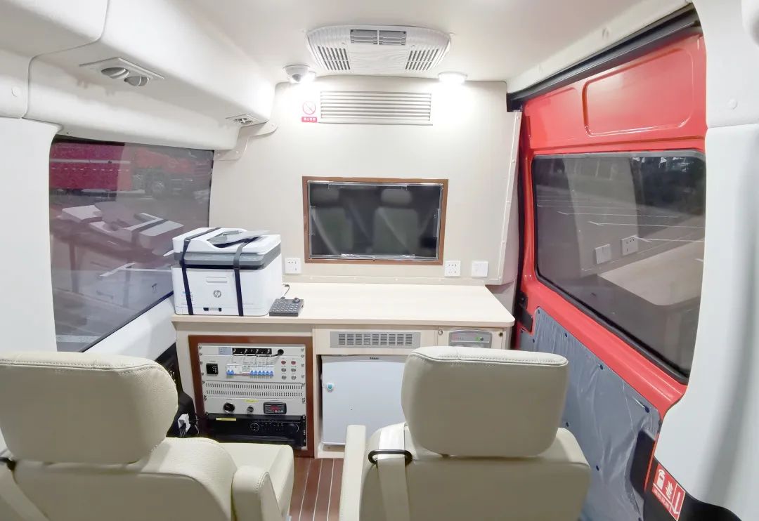 壹定发勘察消防车，持续推动火灾调查工作创新发展！