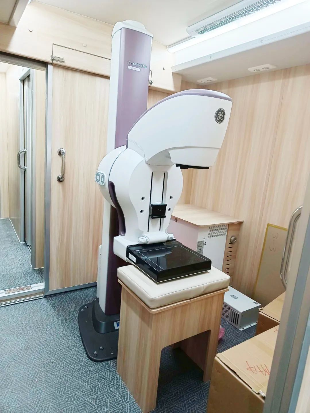 母亲节来临，壹定发“两癌”筛查车贴心呵护女性健康！