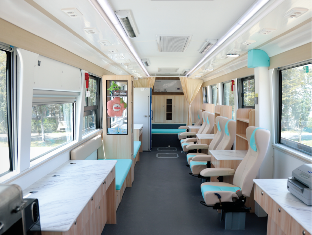 世界献血者日|献血趁年华，壹定发献血车助力我国献血事业高质量发展！