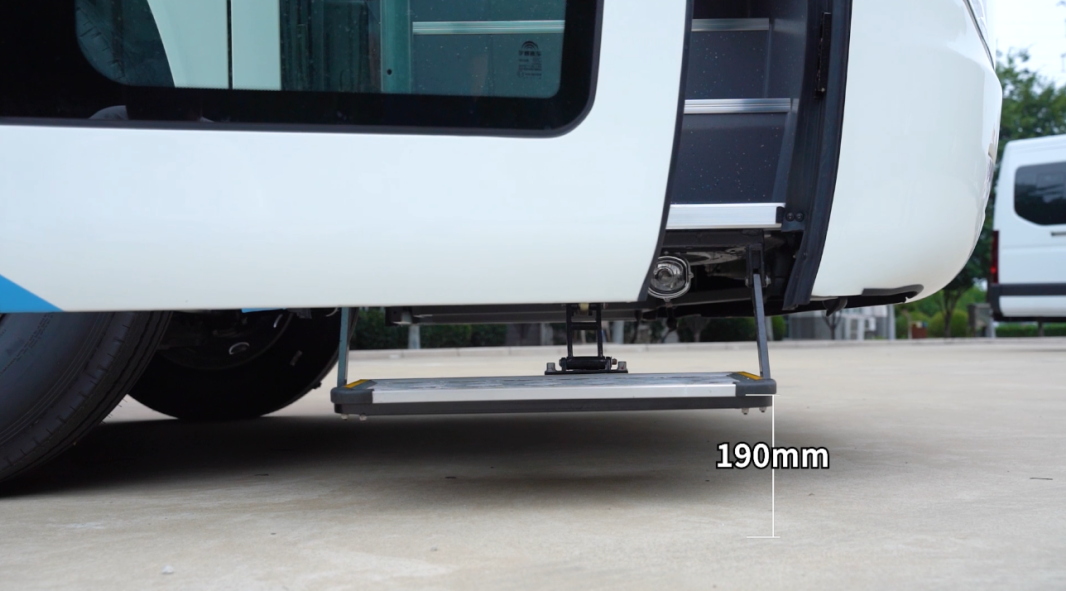 壹定发牙科体检车，做守护国民口腔健康的“流动卫士”