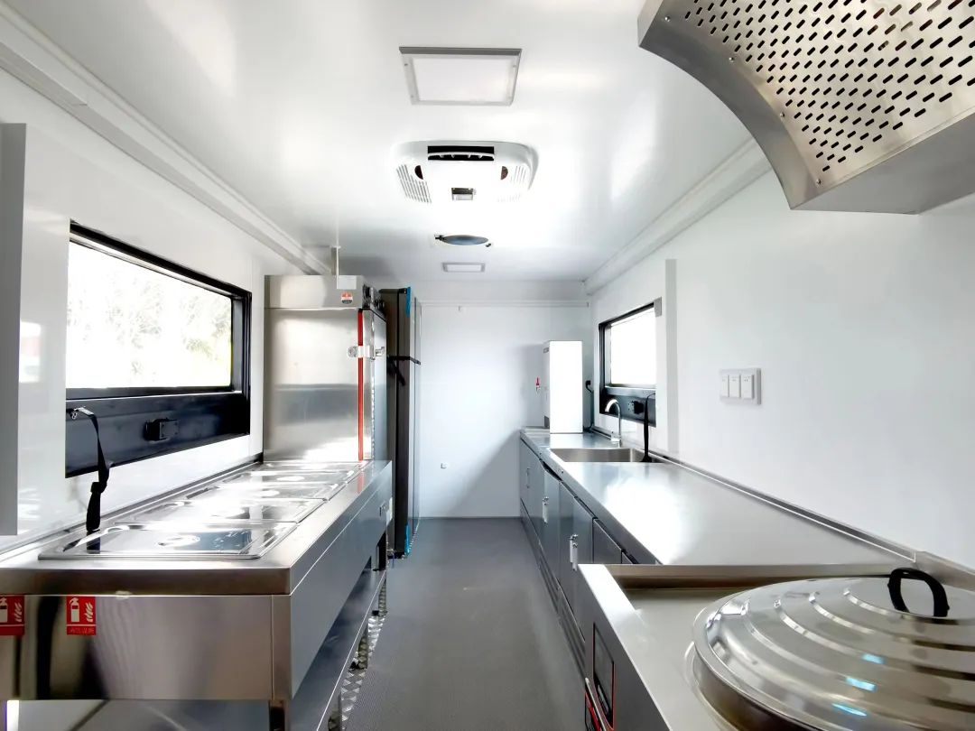 壹定发专用车亮相全球公共安全合作论坛（连云港），为全球普遍安全建设贡献力量