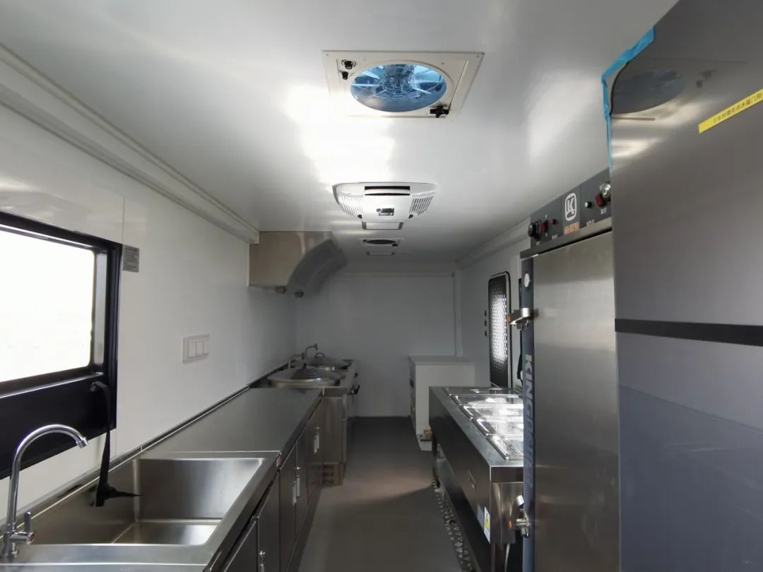 壹定发专用车亮相全球公共安全合作论坛（连云港），为全球普遍安全建设贡献力量