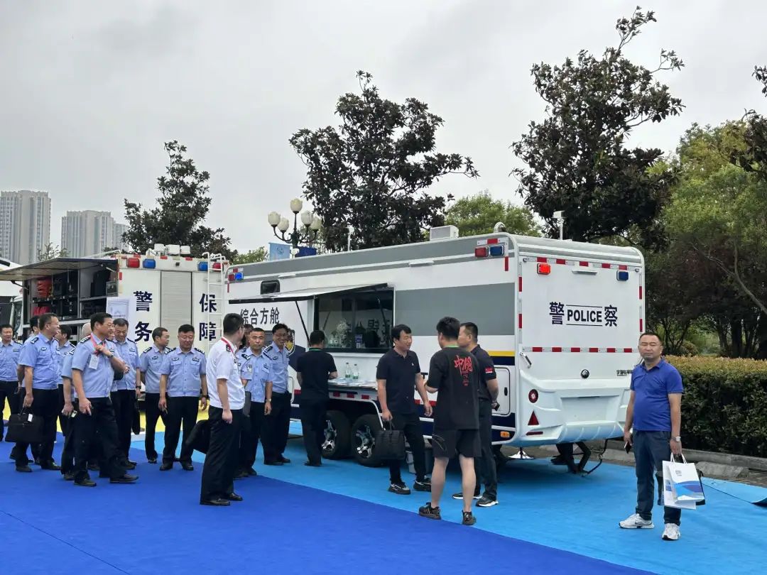 壹定发专用车亮相全球公共安全合作论坛（连云港），为全球普遍安全建设贡献力量