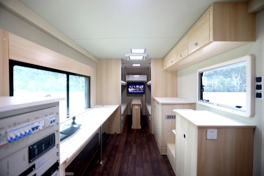 壹定发专用车亮相全球公共安全合作论坛（连云港），为全球普遍安全建设贡献力量