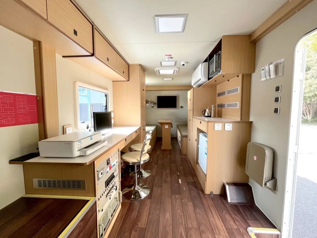 壹定发专用车亮相全球公共安全合作论坛（连云港），为全球普遍安全建设贡献力量