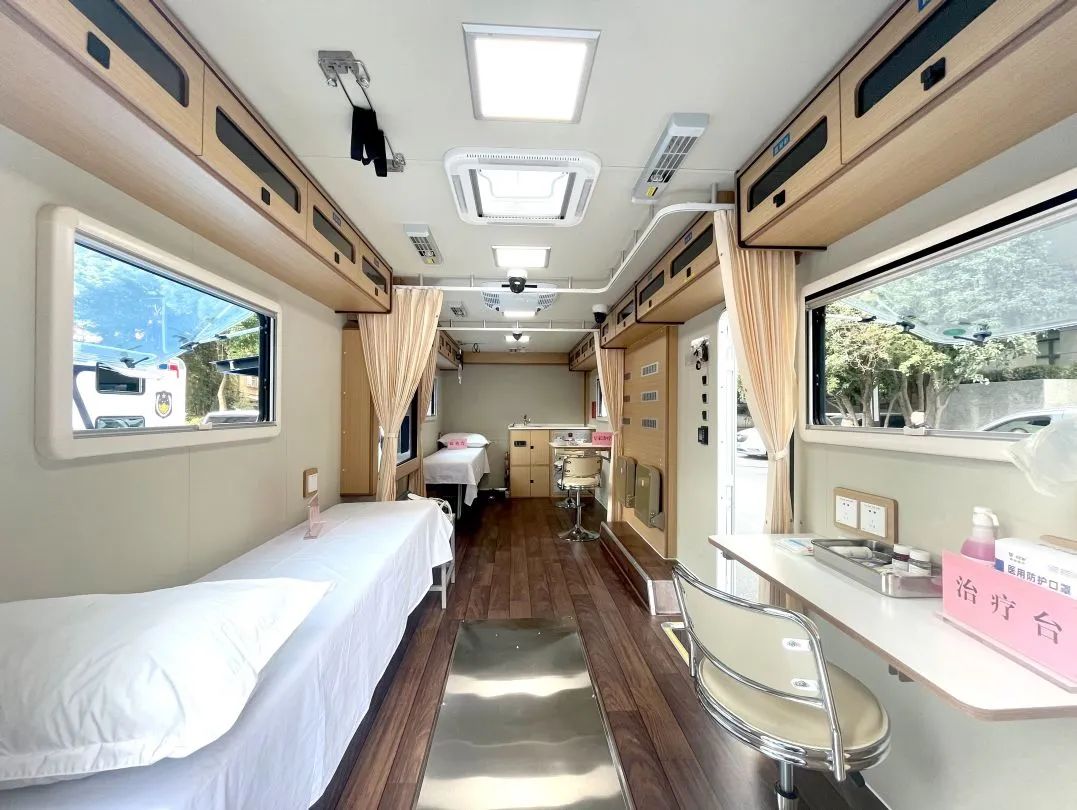 壹定发专用车亮相全球公共安全合作论坛（连云港），为全球普遍安全建设贡献力量