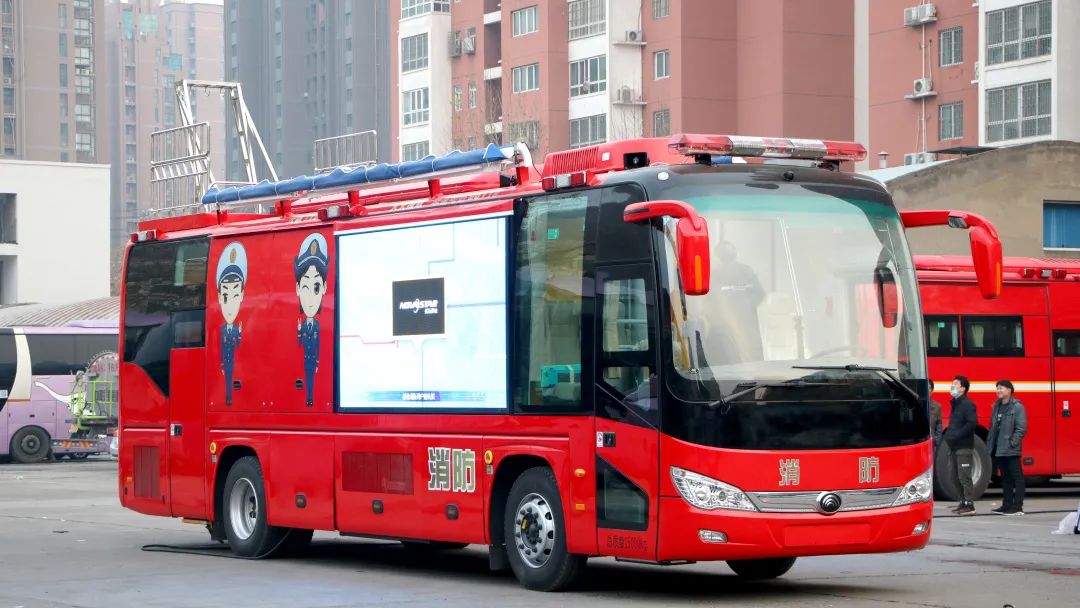 安全守护成长，壹定发宣传消防车助力消防安全“开学第一课”！