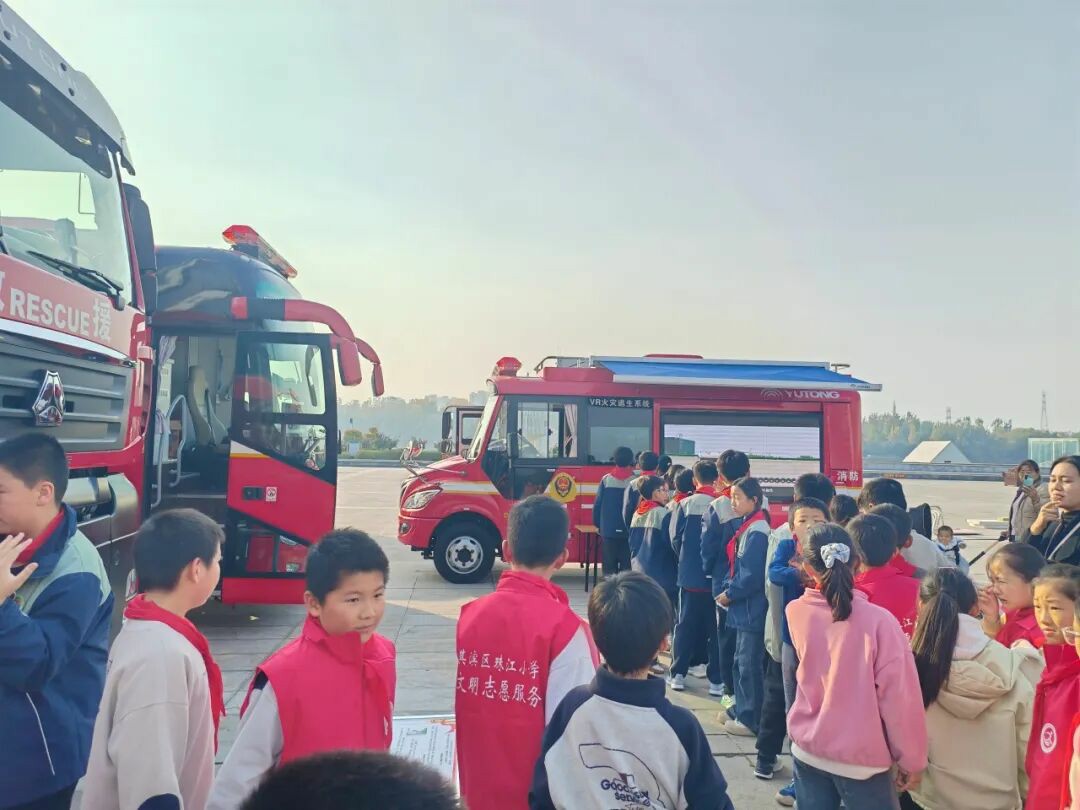 筑牢防火屏障 | 2025年全国消防宣传月，壹定发宣传消防车点亮全民消防意识