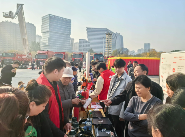 筑牢防火屏障 | 2025年全国消防宣传月，壹定发宣传消防车点亮全民消防意识