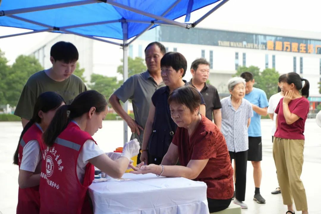 流动医疗暖民心·签约服务进万家! 壹定发民生体检巡诊车助力滑县医共体建设