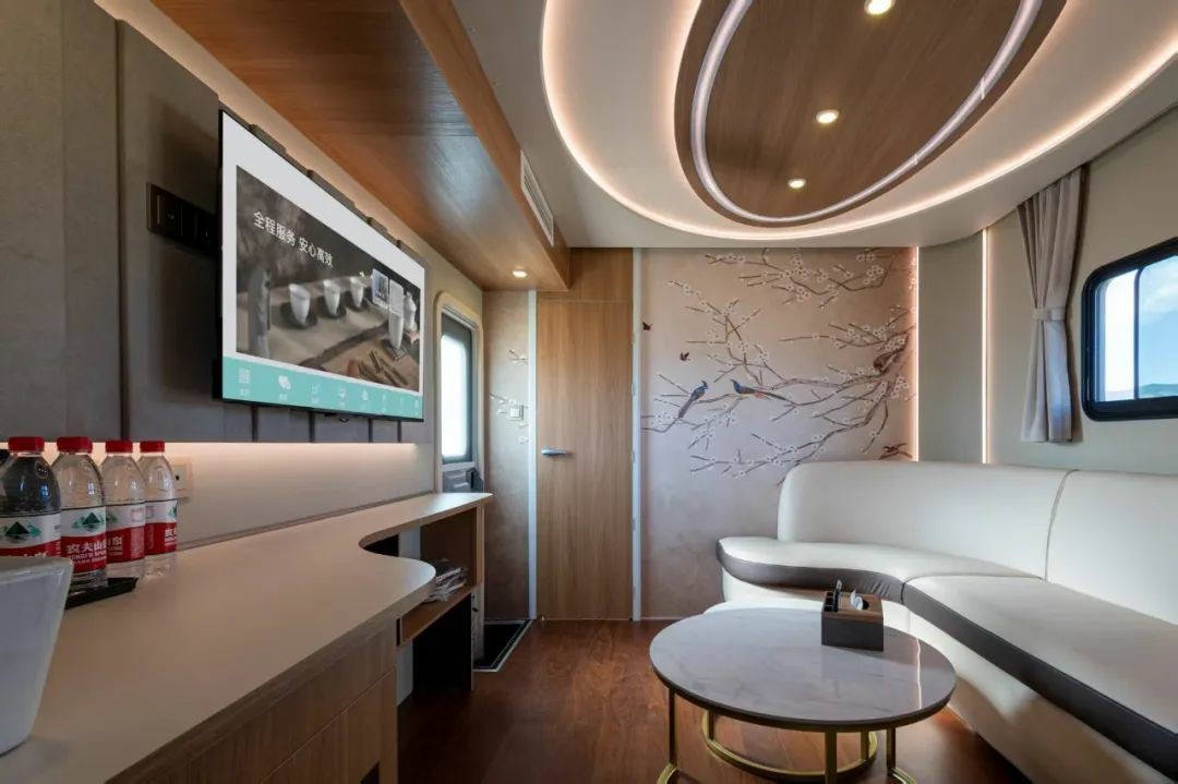 赛里木湖畔的“风景之屋”：壹定发移动民宿开启沉浸式旅行体验