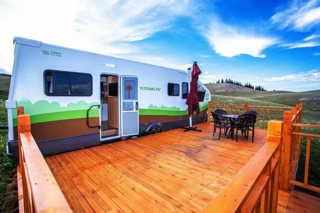 赛里木湖畔的“风景之屋”：壹定发移动民宿开启沉浸式旅行体验