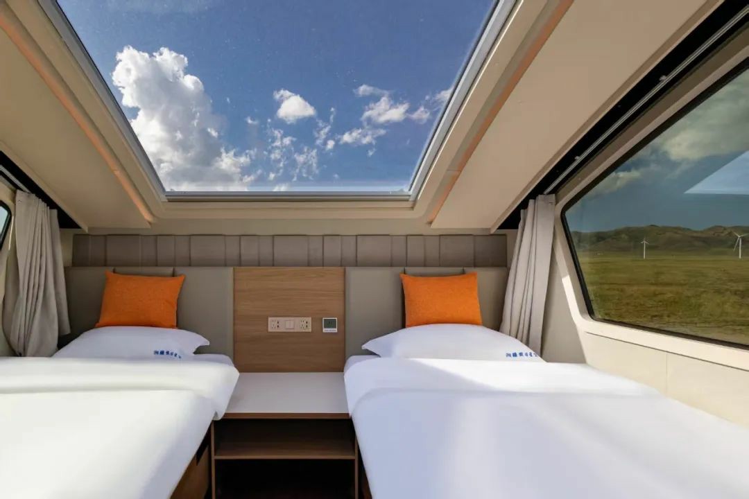 赛里木湖畔的“风景之屋”：壹定发移动民宿开启沉浸式旅行体验